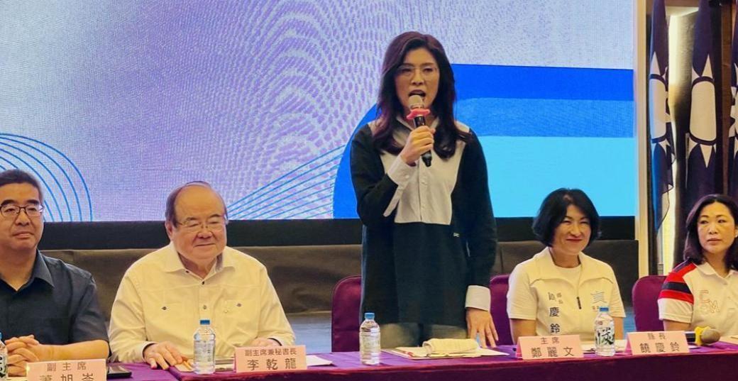 中国国民党主席郑丽文发表严正声明，6月24日下午，台东享温馨会馆里坐得满满当当。