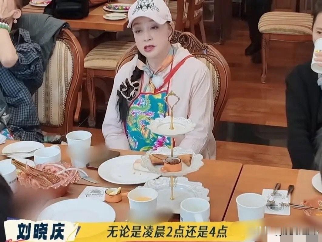 直播到凌晨两三点下播，还能连打10局乒乓球？71岁的刘晓庆这股狠劲，年轻人真比不