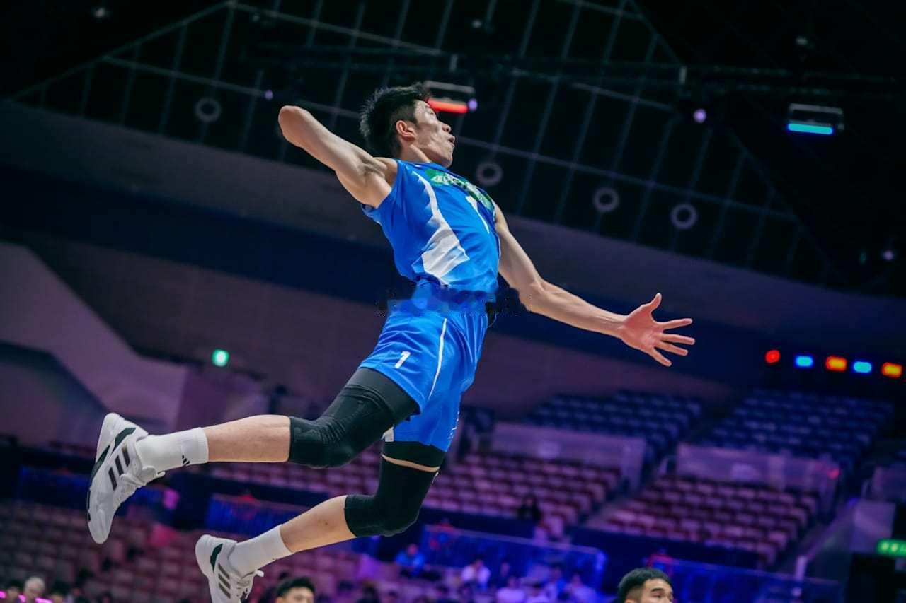 中国男排1-3伊朗男排（亚锦赛B组）中国男排接应温子华13分（19扣12中1失误