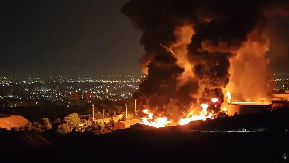 凤凰新闻【战争越来越残酷，三个非同寻常信号】（一）战争越来越残酷。你不得不承认，