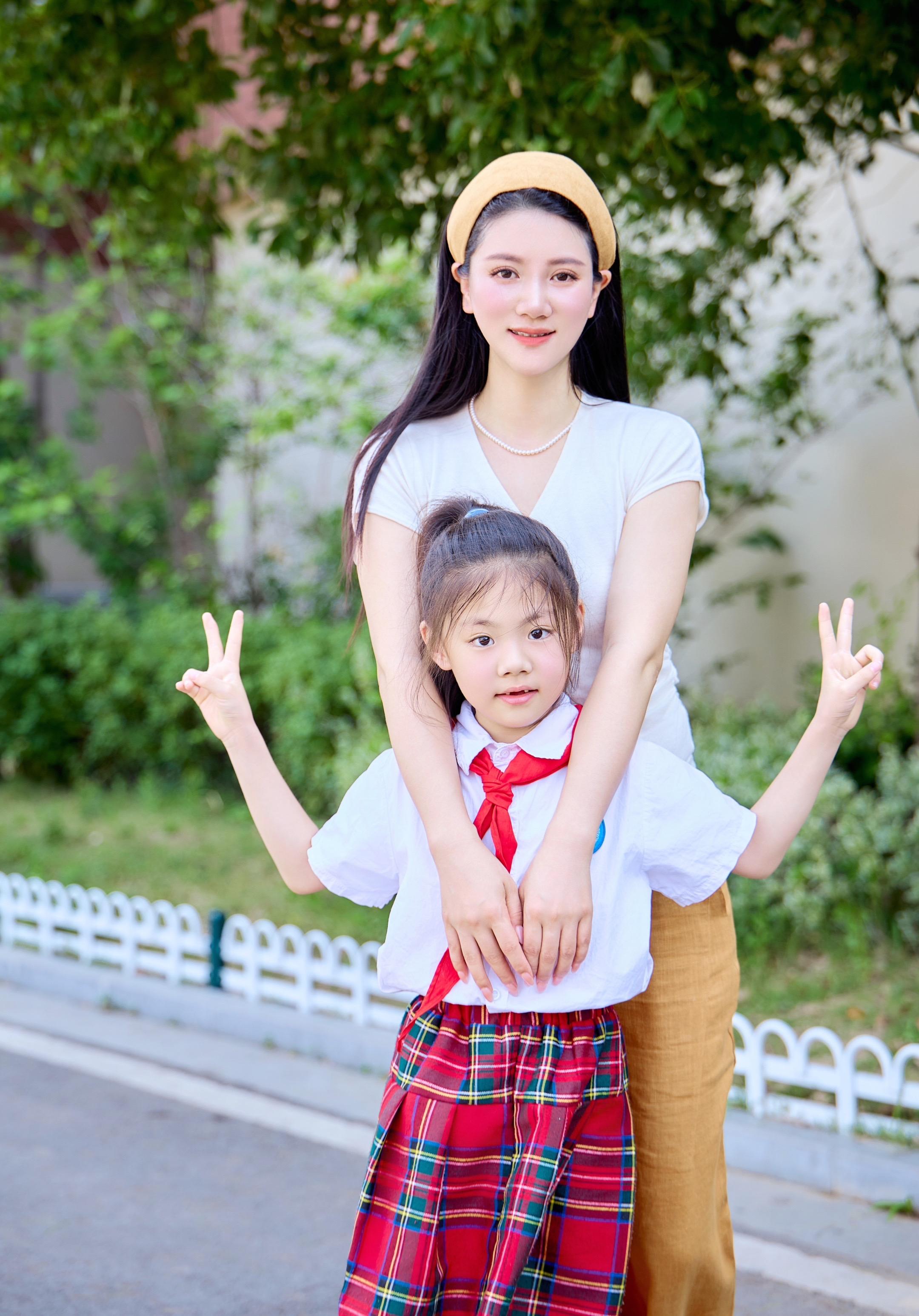 我36岁，大女儿8岁，小女儿6岁。幸福啊，怎么会不幸福呢 在吃糖都不甜...