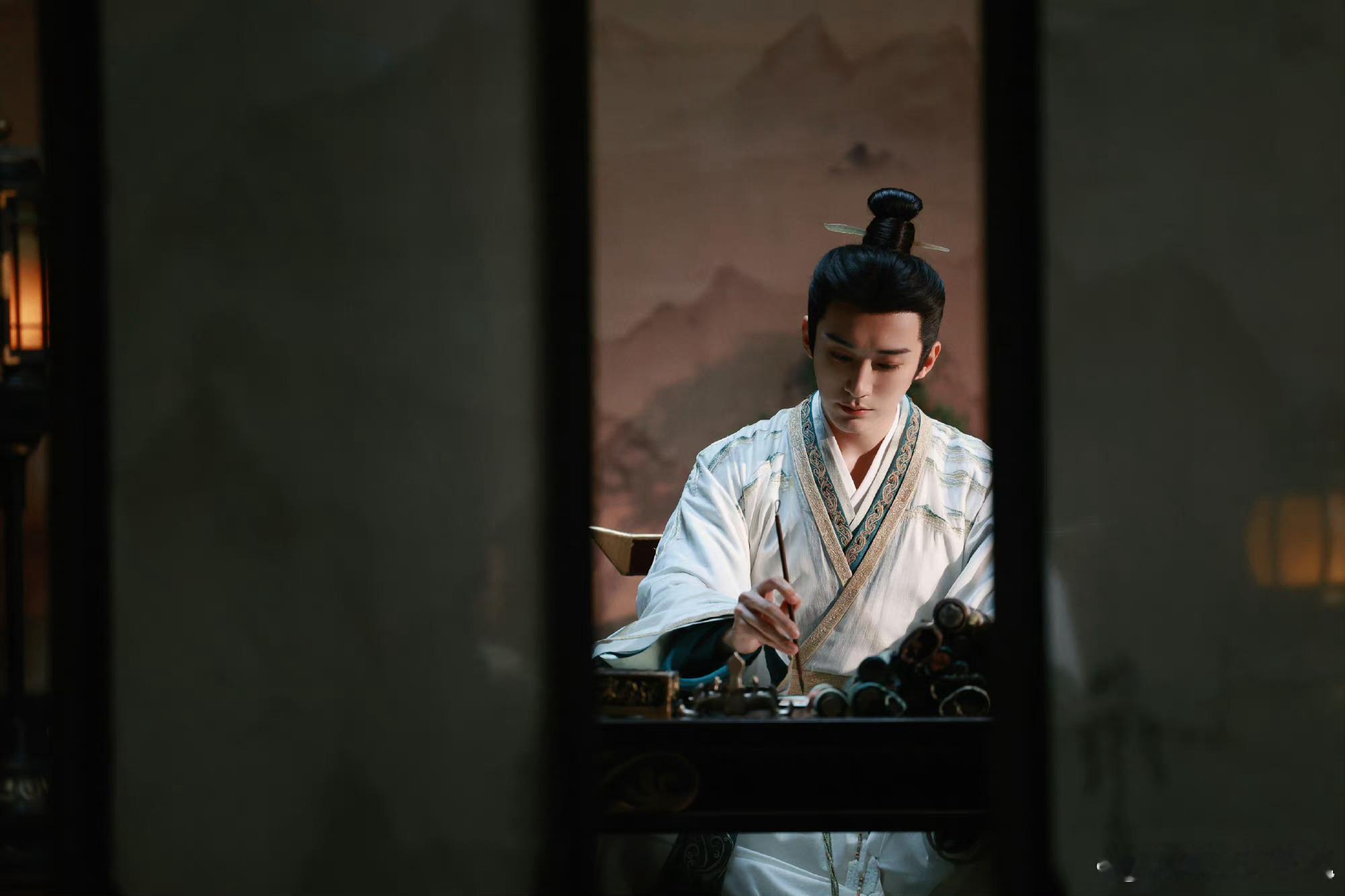 刘学义长得真的是帅啊！就是漂亮的帅！权相人设也太带感了吧！好爱这种权谋人设[do