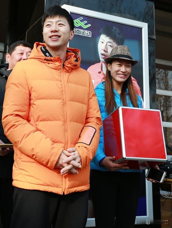 你能想象吗？国乒名将马龙的妻子夏露跳舞视频火了，网友纷纷赞叹她太专业，甚至说她可