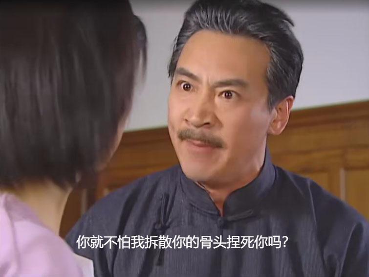 陆振华又准备打依萍，陆家其他人都无动于衷，还是书桓和杜飞这两个外人先跑上去拦阻呢