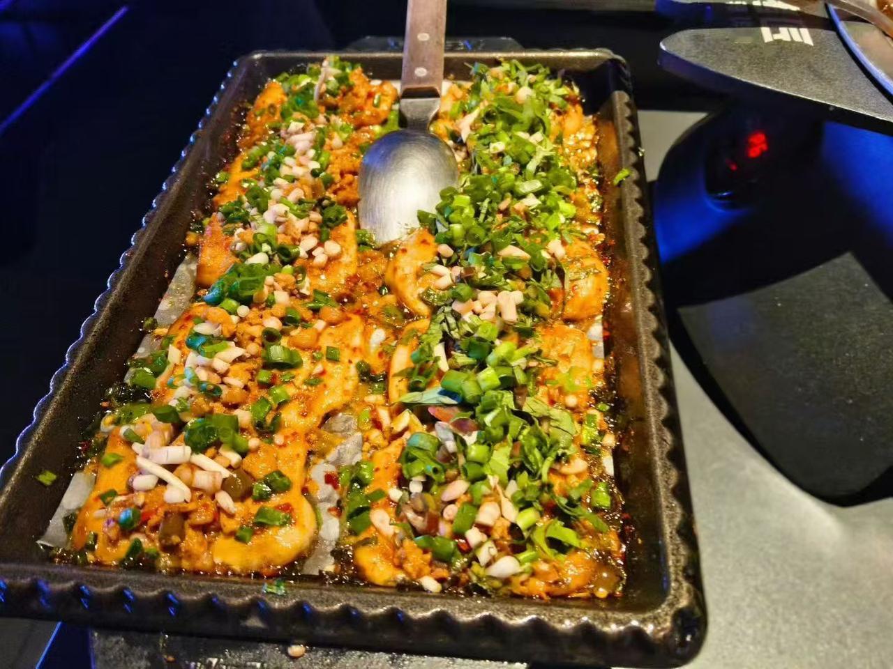 烤鱼配葱花，看起来真香！