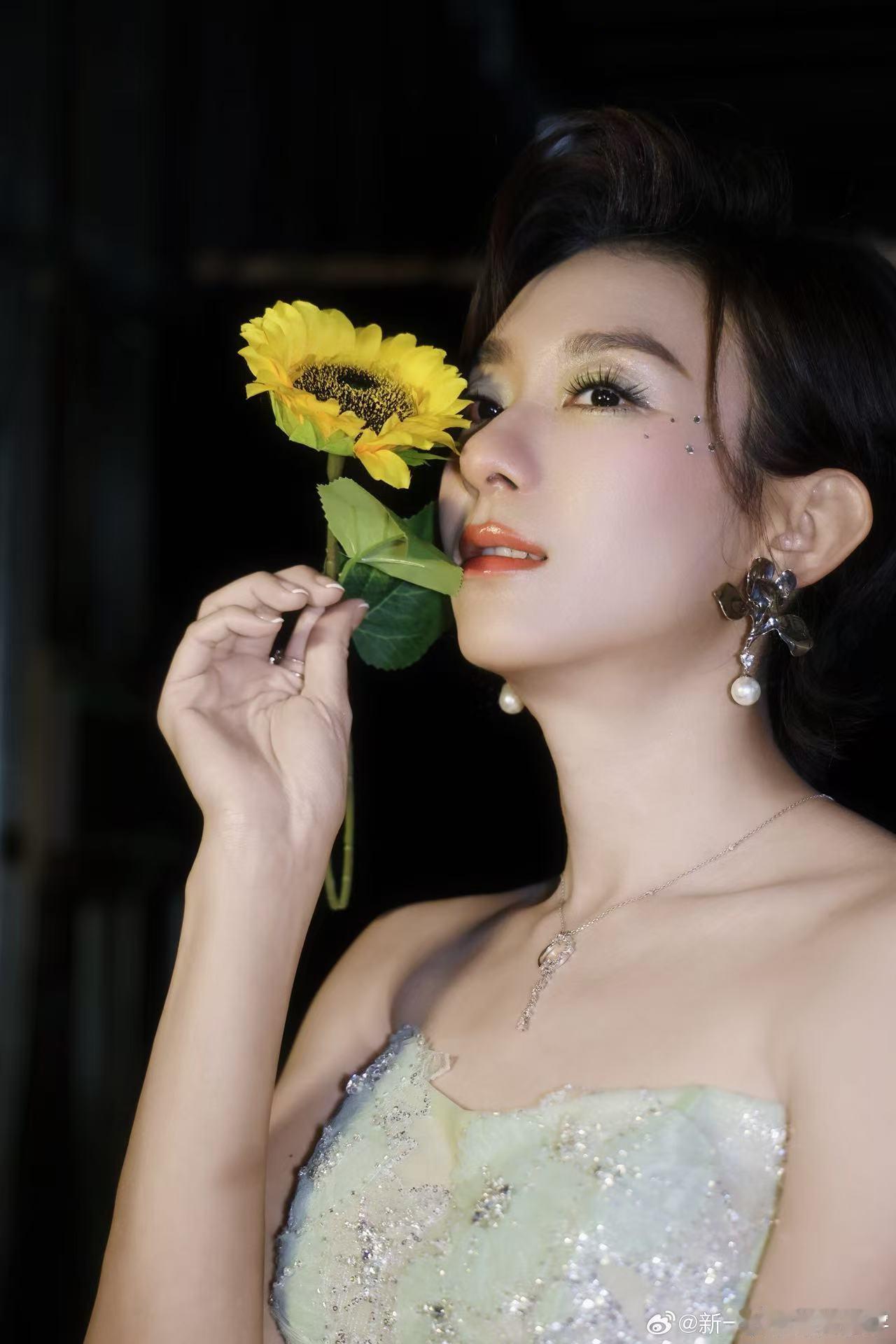 这还是我认识的侯宇吗侯宇短发长发双重风格 从酷飒气场风到温柔甜妹风无缝衔接，长短