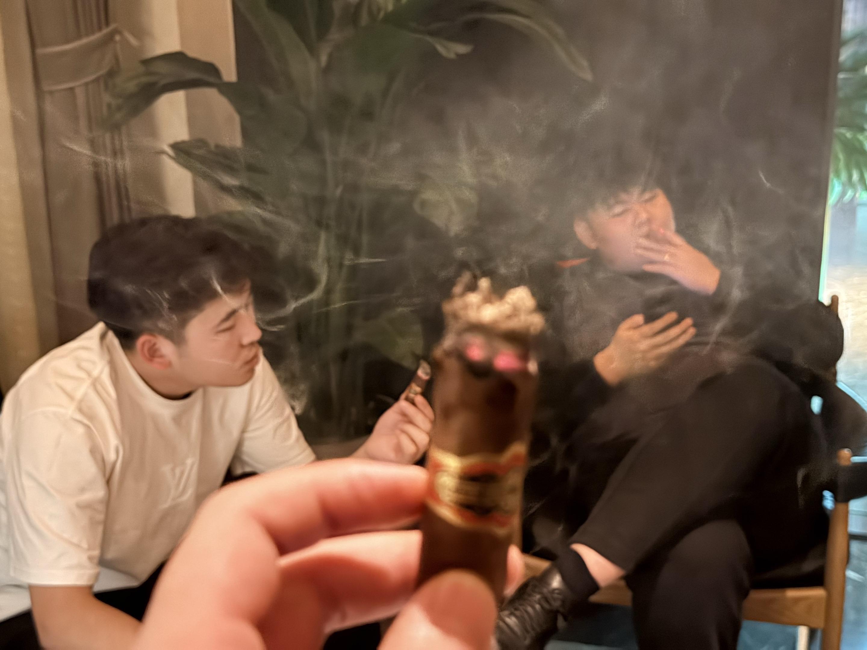 志同道合才是长久之计 人以群分 物以类聚 磁场效应决定一切 一群对味的...