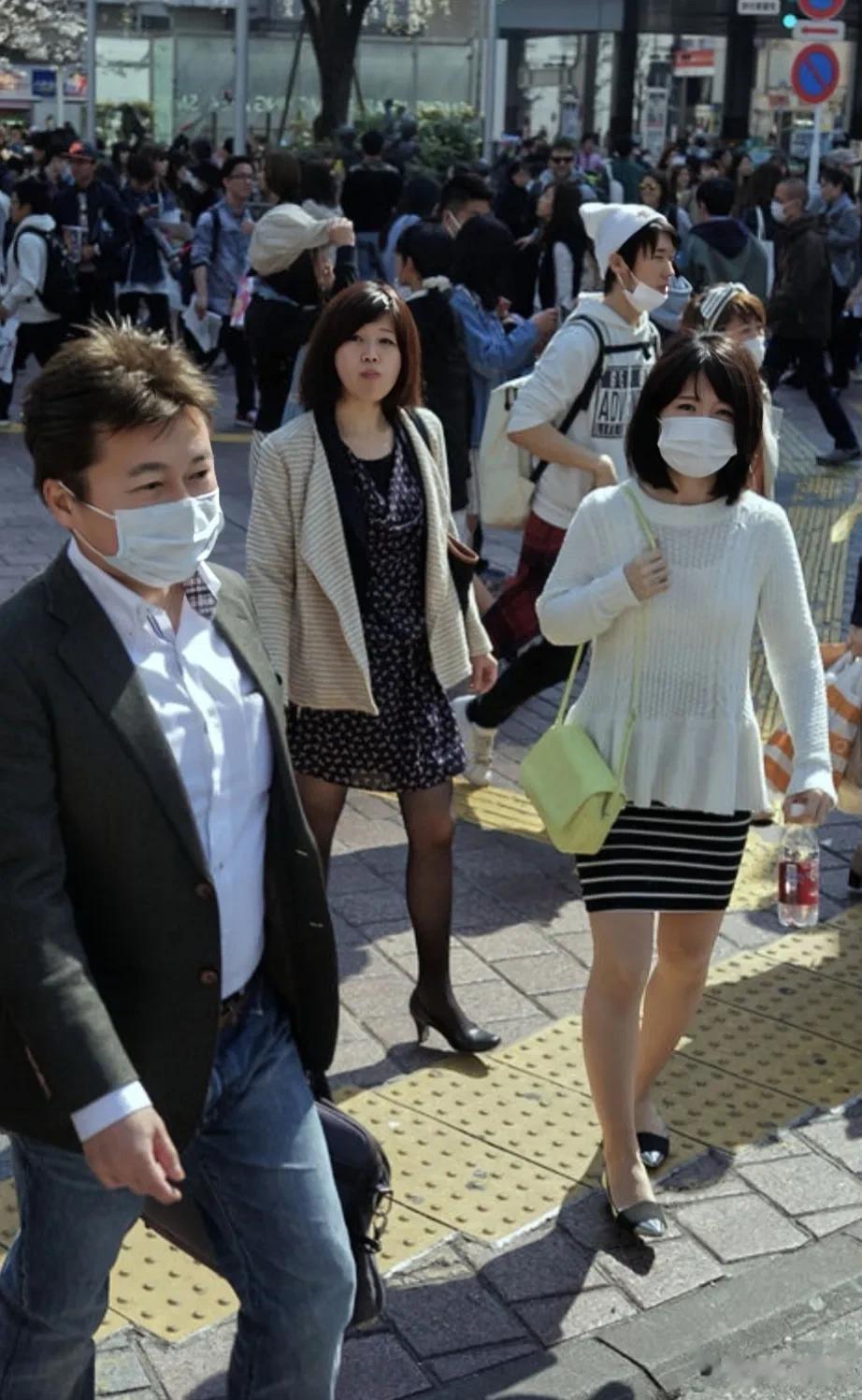 很多男性同胞已经发现了这个“秘密”:今年，日本的AV市场和动漫市场异常火爆，很多