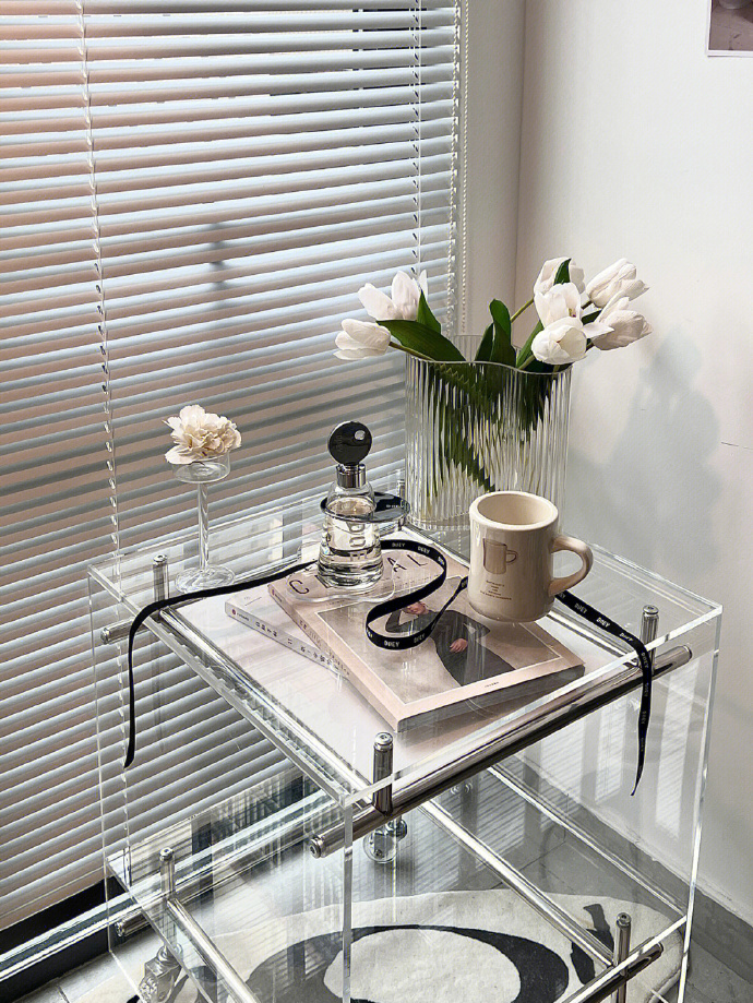 我理想的生活就是要精致到细节里，从小细节中感受生活的美，比如每周一换的花，宅家点