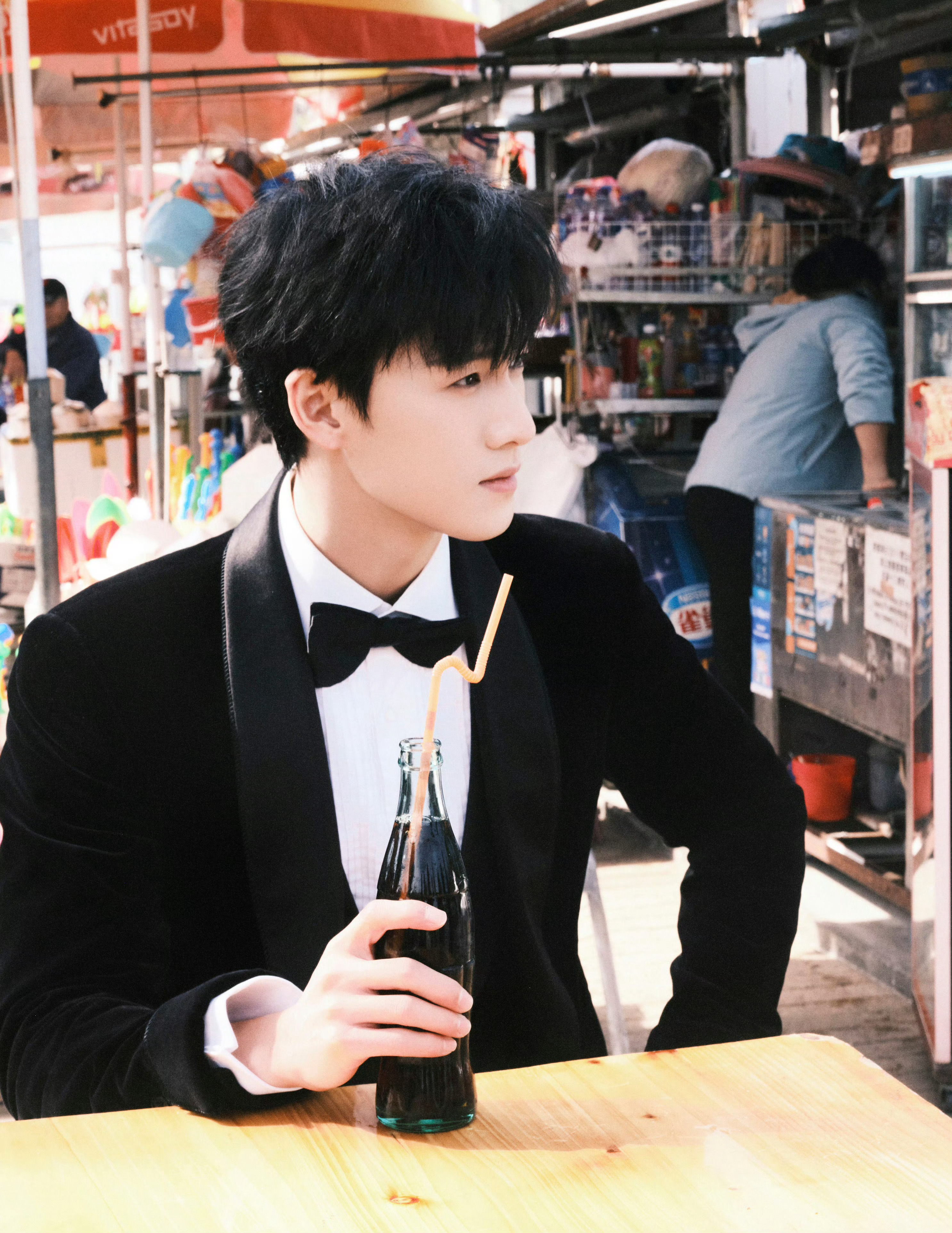 下面是婚礼侧拍图 