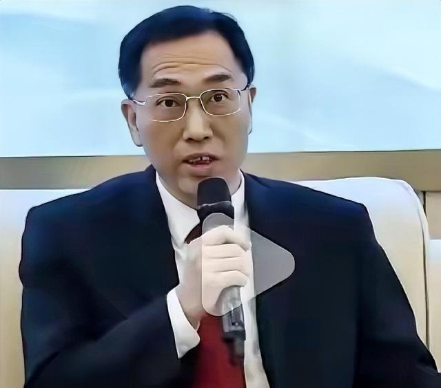 法学界学者陈枫就印度女孩含泪不愿意离开中国，多其家人坚定表达希望定居中国，这事表