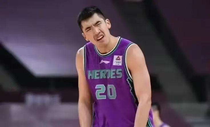 数据断崖！CBA新赛季6位“速滑”名将：
1、山东高速男篮中锋陶汉林：上赛季场均