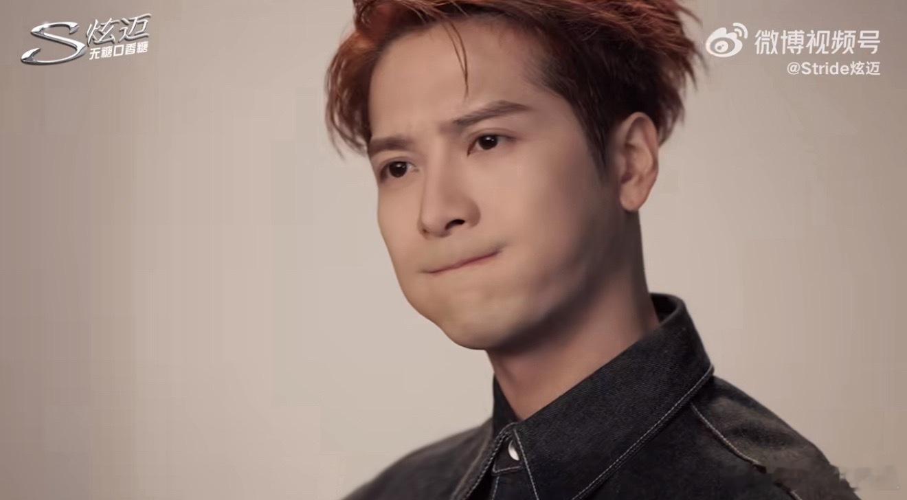 真是被王嘉尔萌出汁了 太可爱啦！！炫迈什么时候发高清图呀！！炫迈全球代言人王嘉尔