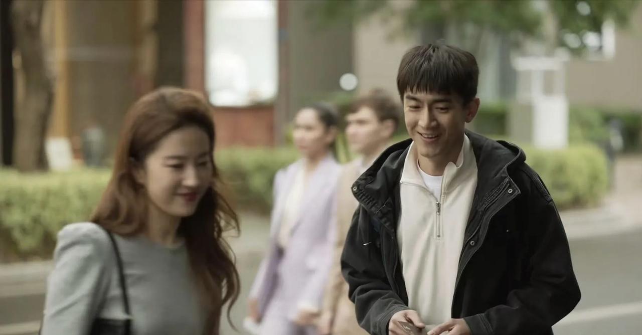 如果站在上帝的视角来看，方协文构成了骚扰罪，当然还有隐瞒罪和欺骗罪。方协文从学校