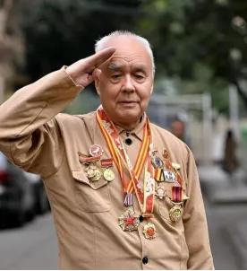 上甘岭一战，16岁的小兵忽然尿急，竟然在迫击炮上撒了一泡尿。谁能想到，就是这么一