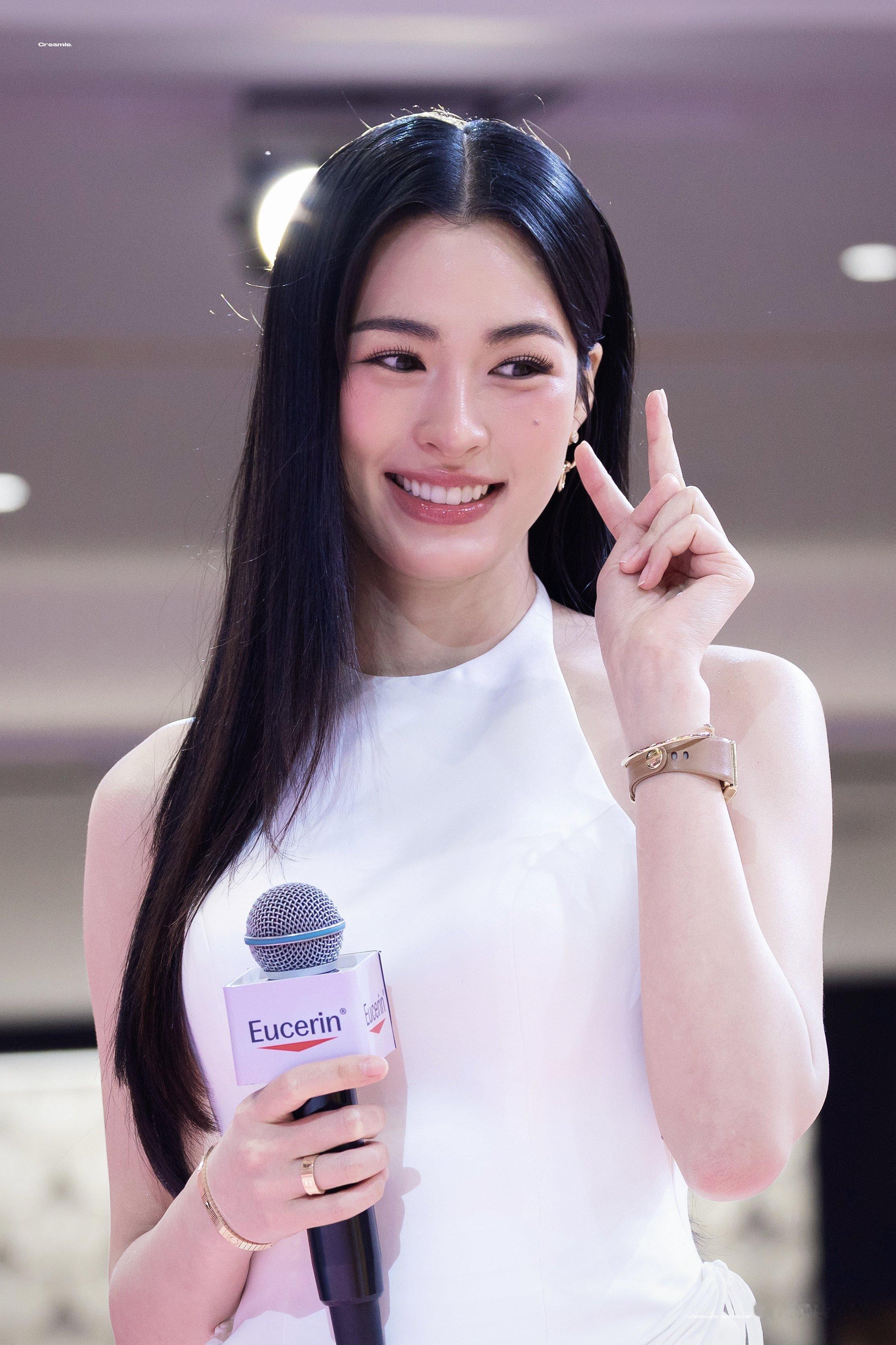 260915 Eucerin活动饭拍黑长直yyds邝玲玲优色林东南亚代言人  专