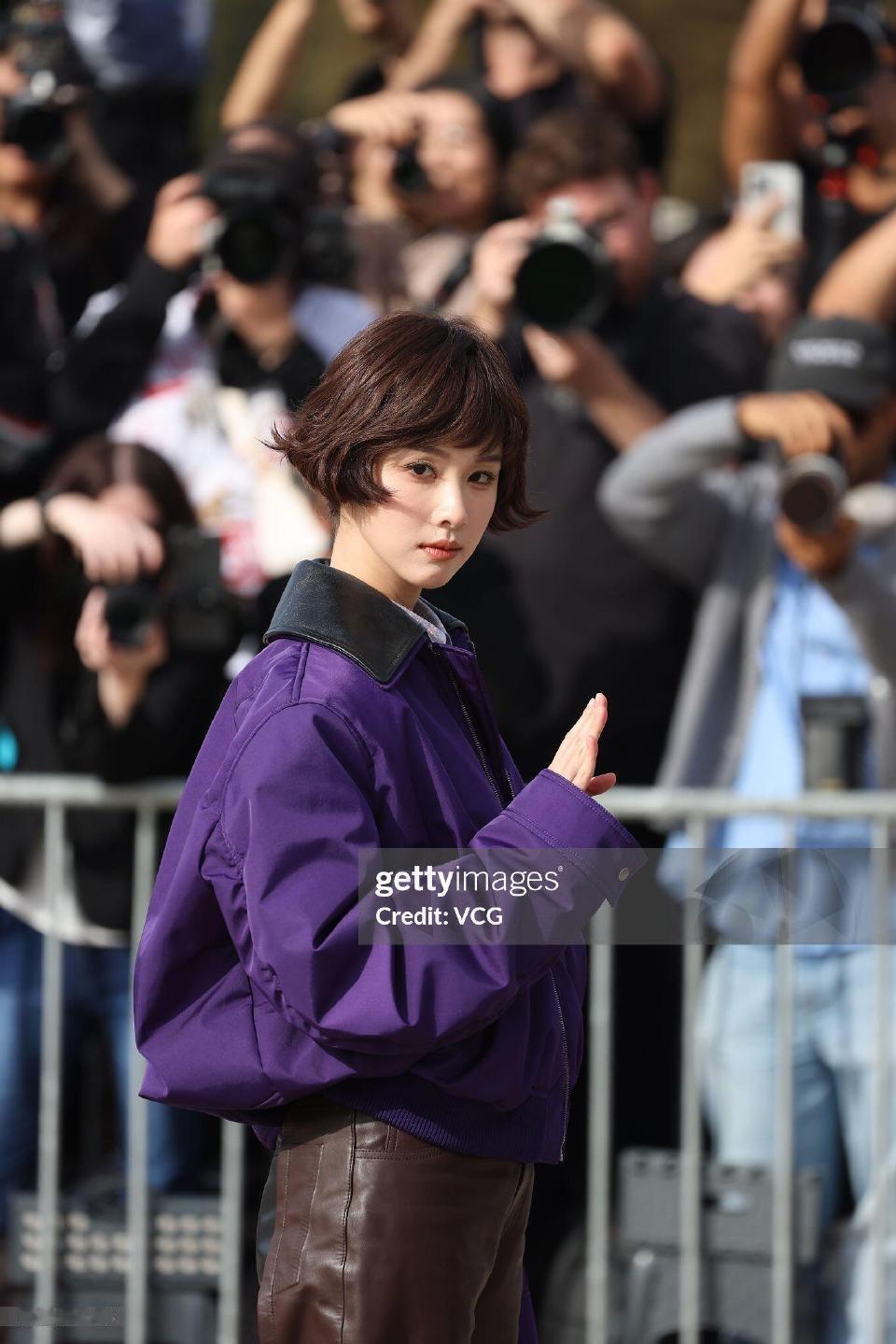 陈都灵🐰陈都灵巴黎时装周接受不了自己蒸煮有崩图的可以来粉陈都灵[偷乐]因为女神