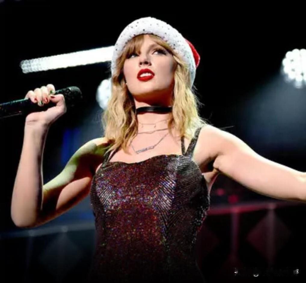 欧美流行音乐歌手泰勒·斯威夫特在圣诞节前夕向 Feeding America 捐