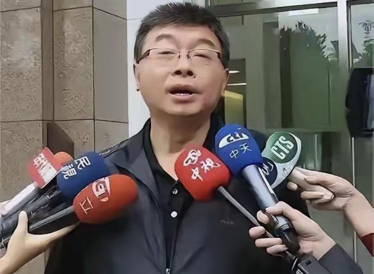 台湾邱毅真敢说：“倘若中国人民解放军踏上台湾的土地，台湾军队极有可能会选择避免正