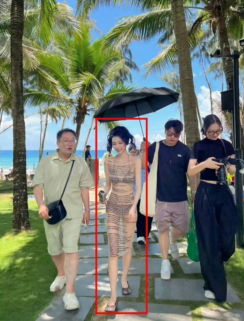 哇塞，易梦玲这个身材就没人说吗？！得瘦到90斤才有这效果吧 