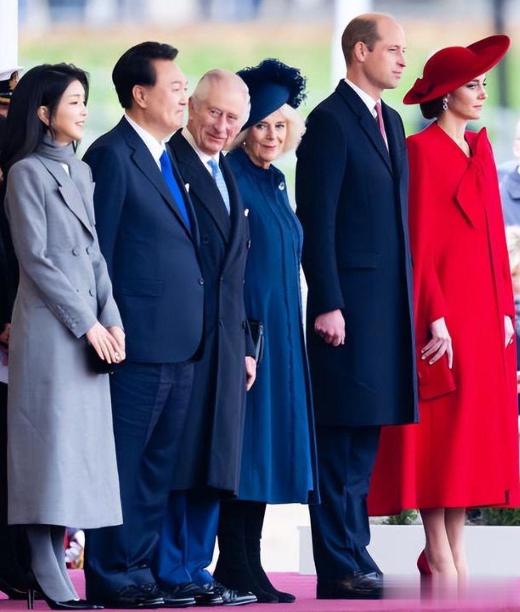 当韩国夫人遇上凯特王妃，我悟了：真正的贵妇气质，扮嫩扮不出来
韩国夫人金建希在出