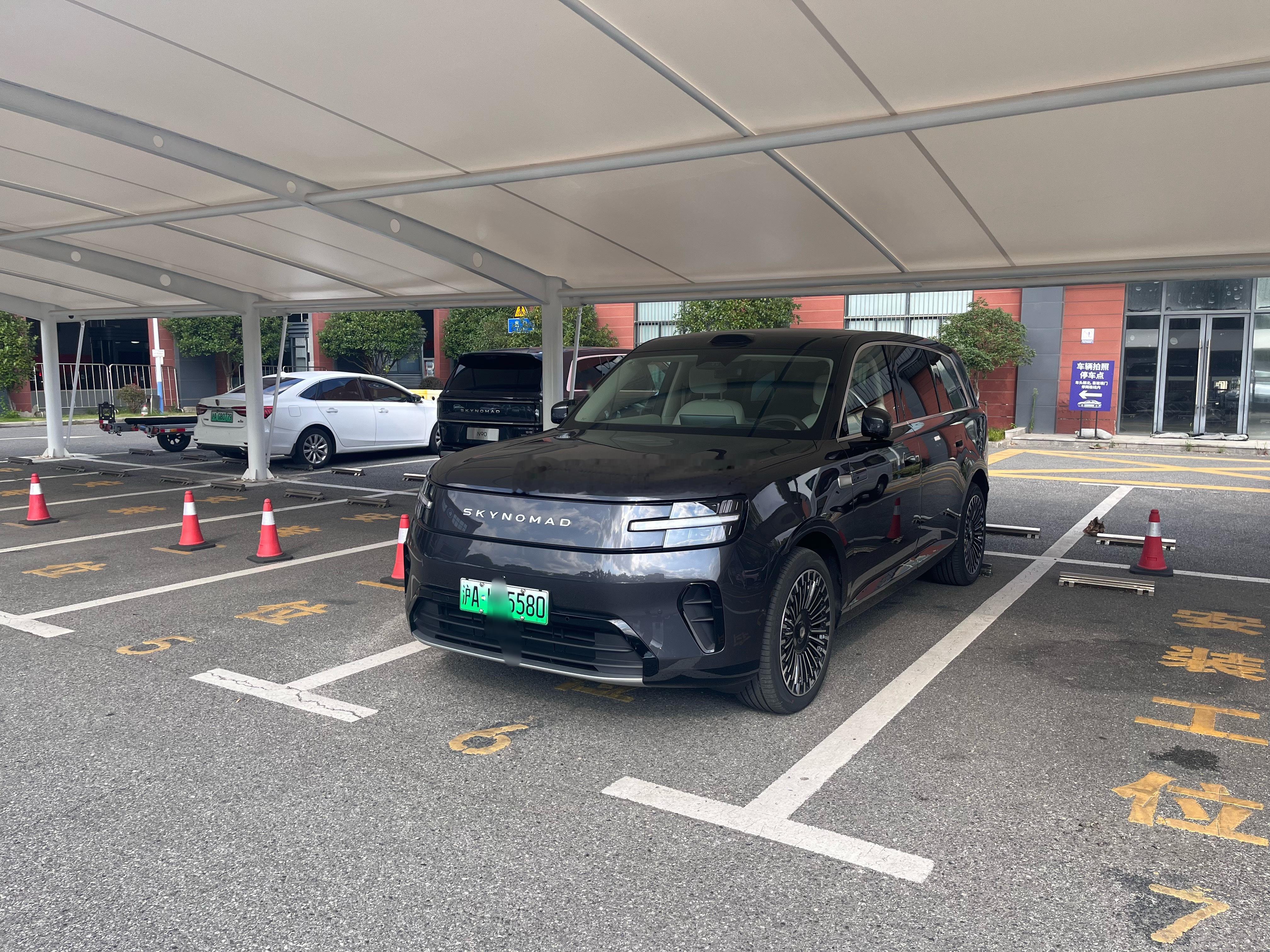 全网第一个上绿牌的？ 黑色和绿色还是很协调的，都看习惯了 小米澎程 ​​​