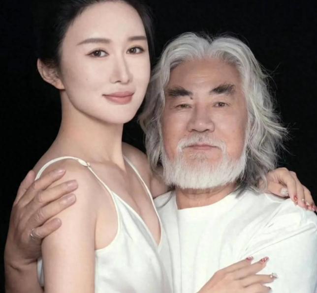 “牡丹花下死，做鬼也风流”？这一次，没人劝得了74岁的张纪中。网友指出，老张惨啊