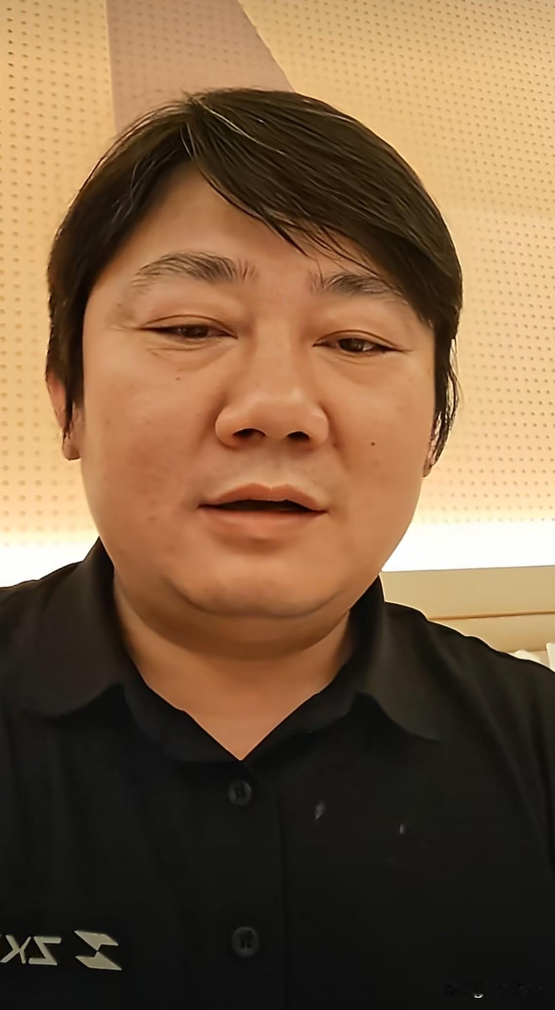 ①他真实，直播间或访谈节目里什么样，现实里也是什么样（他原话还加了个形容词，就是