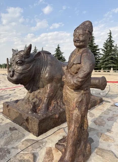 历史老照片分享永济蒲州唐朝铁牛，距今已经有上千年历史，发现一个很有趣的现象，铁牛