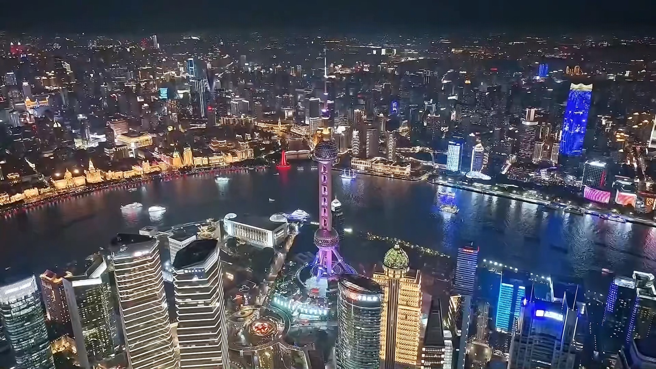 认认真真看了7年CBA了第一次从CBA的转播镜头里看上海夜景有种既熟悉又陌生的感