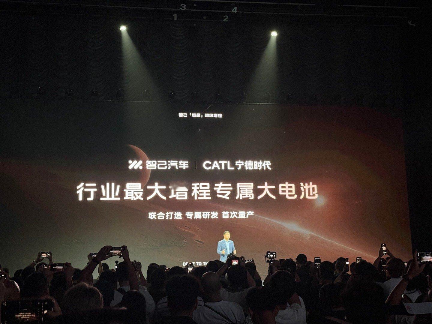 真tm没法玩了，25年的增程已经到这个档次了吗？66度800V电池，对，比Mod
