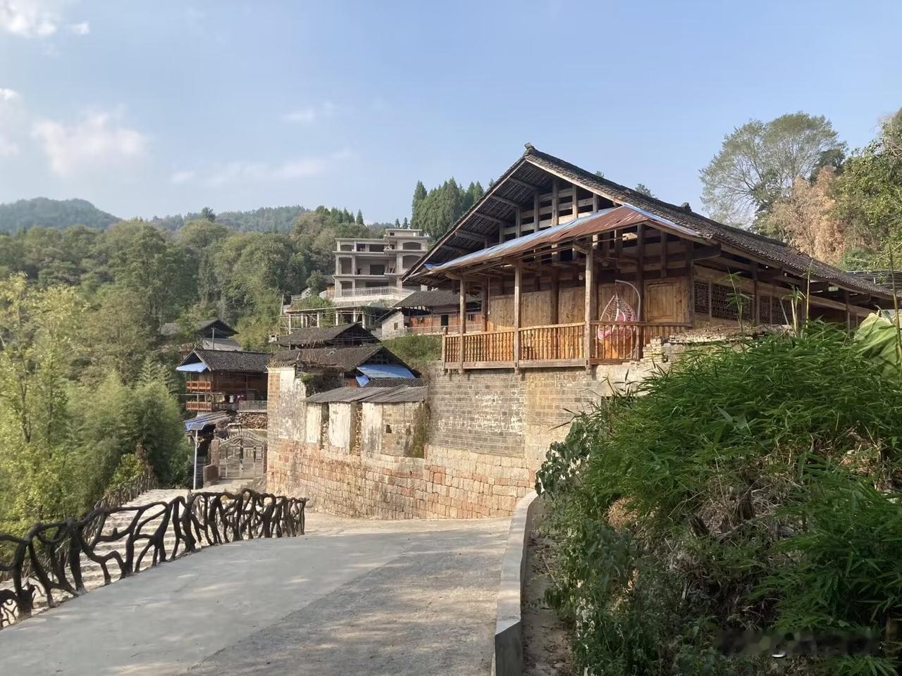 我不怕农村人骂我，我也要说一句实话：农村大半中年女人的婚姻悲剧，根本不是命不好，