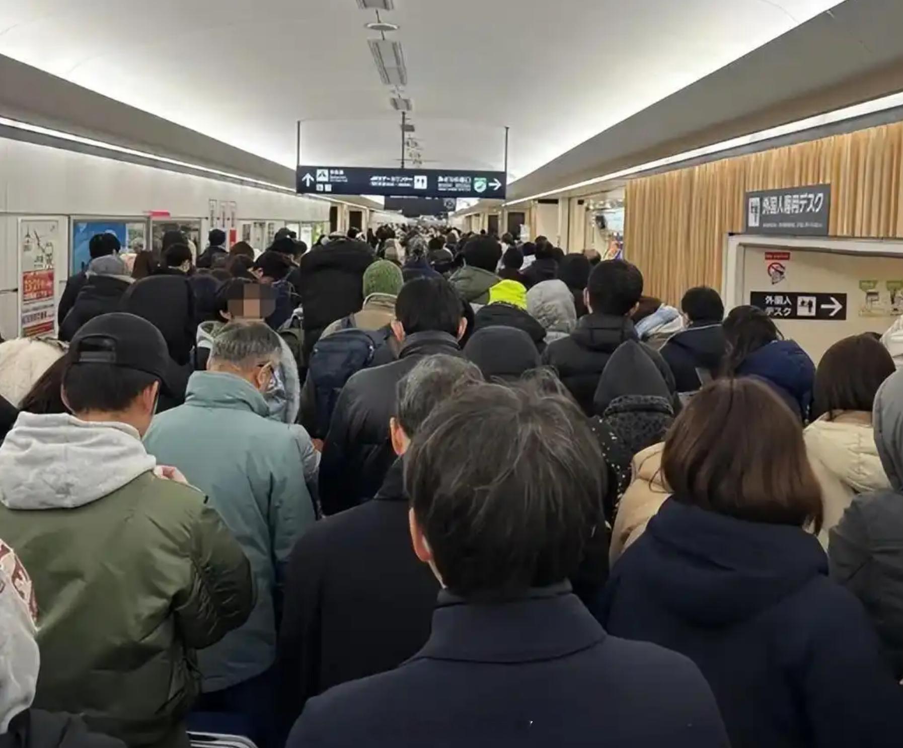 北海道罕见暴雪游客称这辈子再也不来 北海道这次破纪录的暴雪，是典型的“冷流雪”效