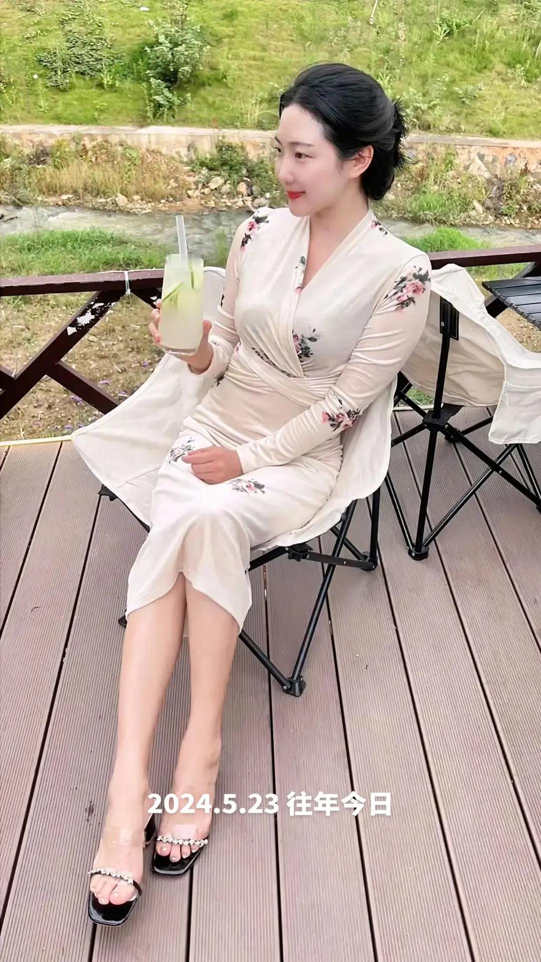 户外长裙穿搭 户外茶桌松弛感 户外下午茶