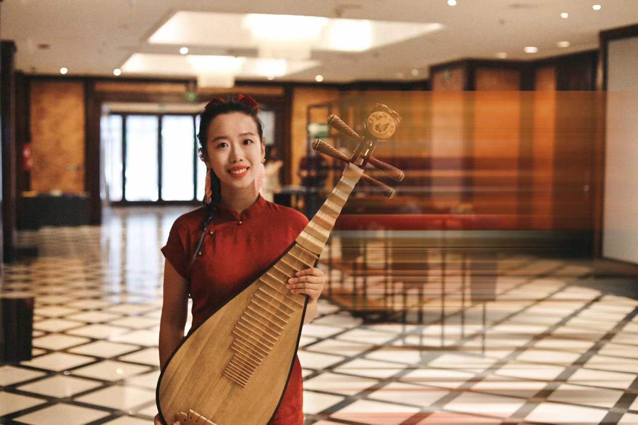 卡萨布兰卡·茶和天下雅集，
中国文化中心|拉巴特，
演奏琵琶古曲《十面埋伏》，