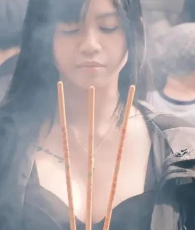 一名马来西亚网络红人Junee（IG帐号@junee1214）近日因发布一组疑在