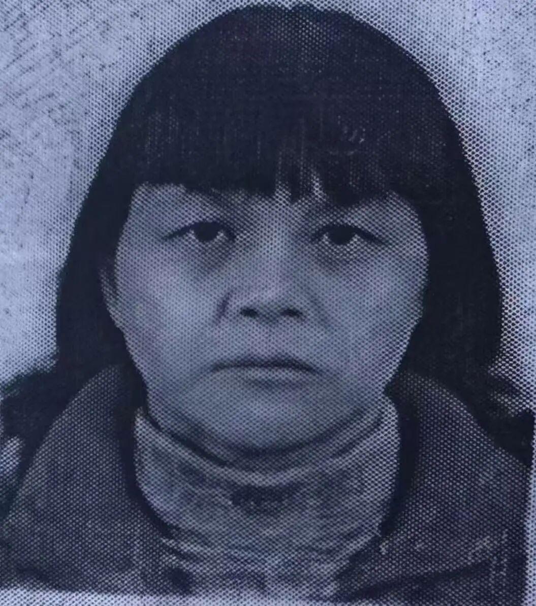 难怪人贩子谢家梅隔了这么久才落网，最核心的一个缘由便是，她和一名没有血缘关系的儿