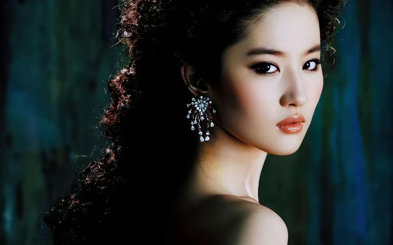 刘亦菲
女王回眸[比心]