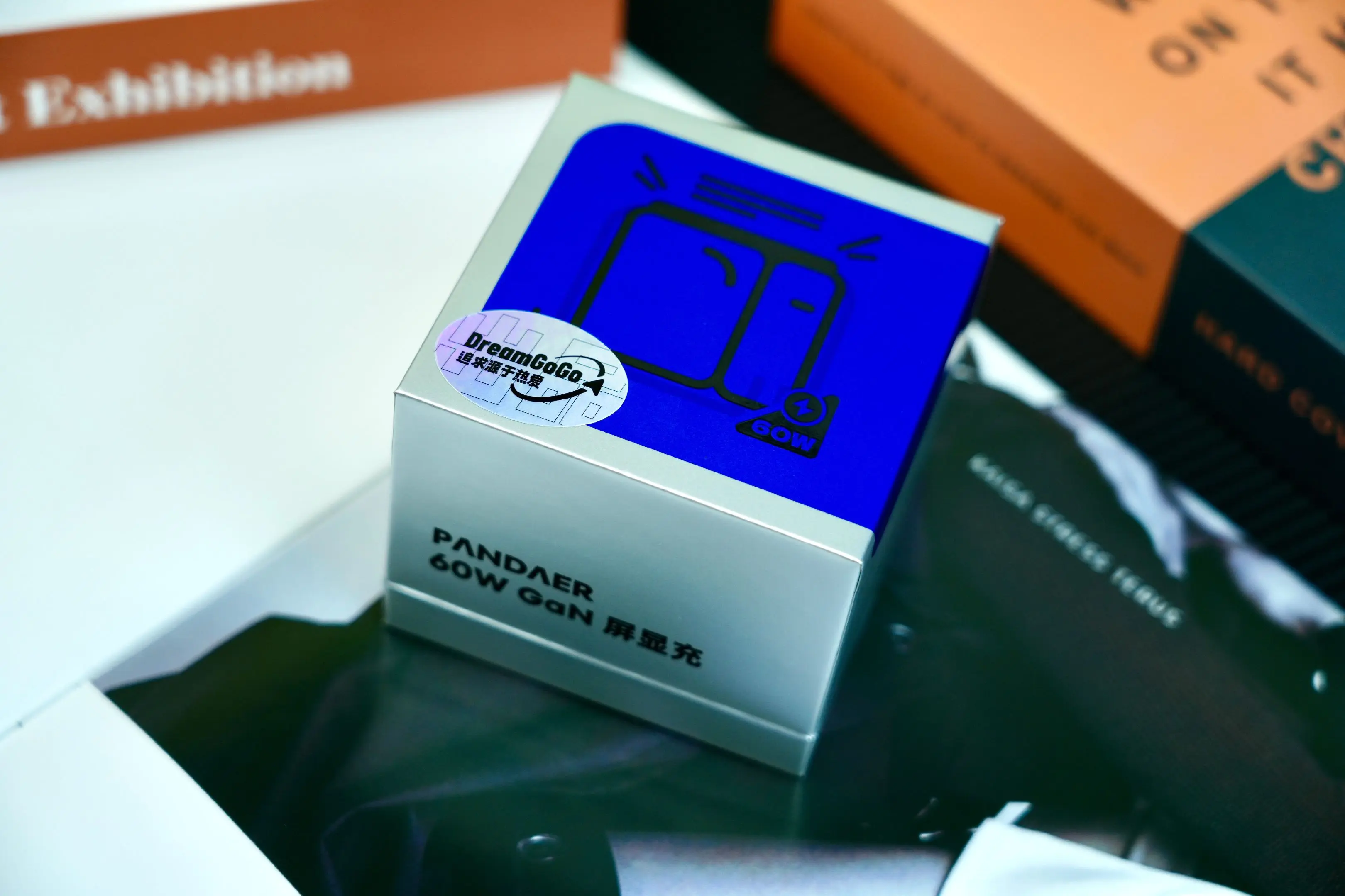 PANDAER 60W 屏显充开箱。60W氮化镓塞进这么小的壳子里，颜...
