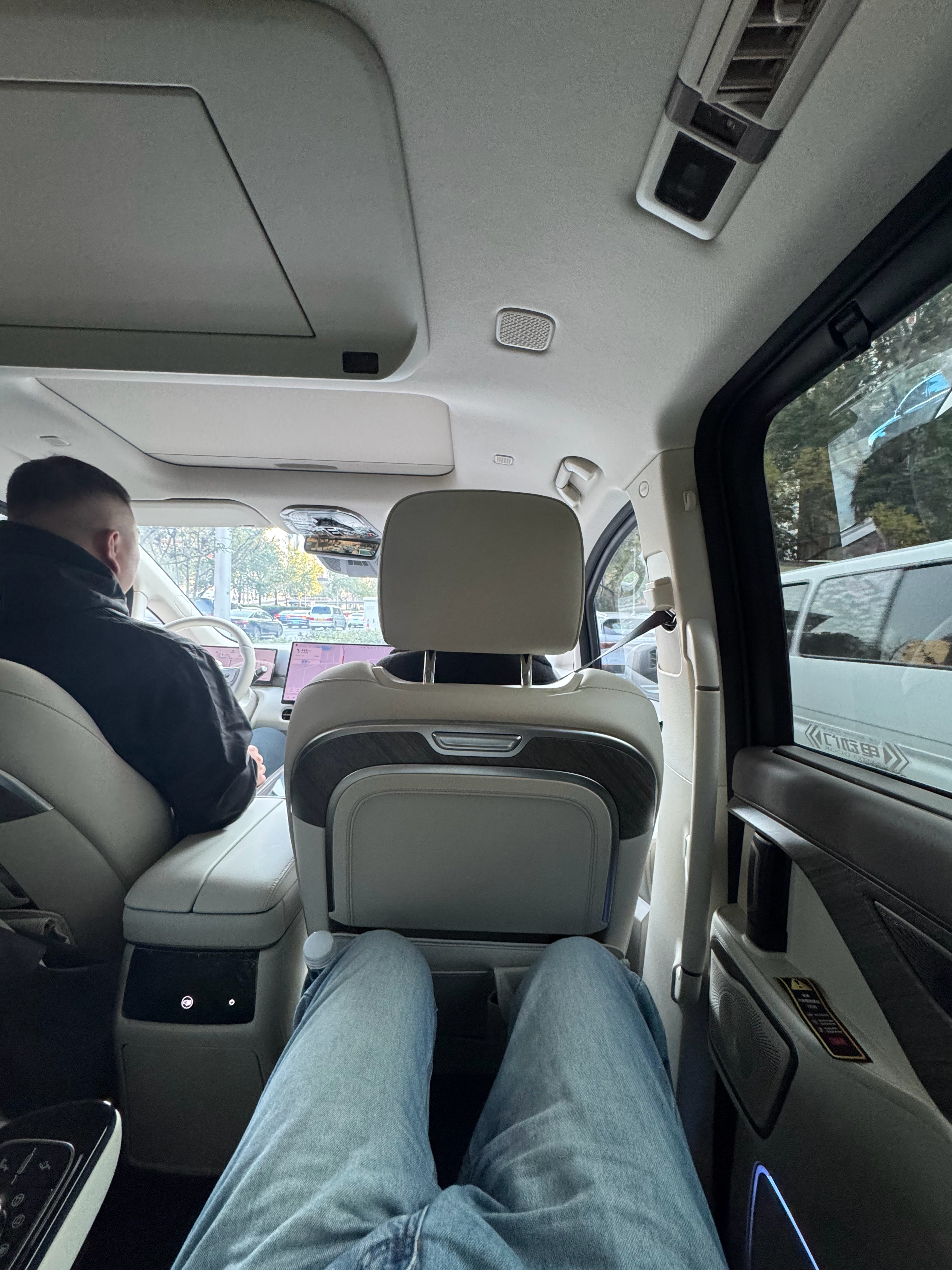 回家回家。现在短途出差我都把妹妹的宝宝巴士征用了。这高山7利用率极高，哈哈。 