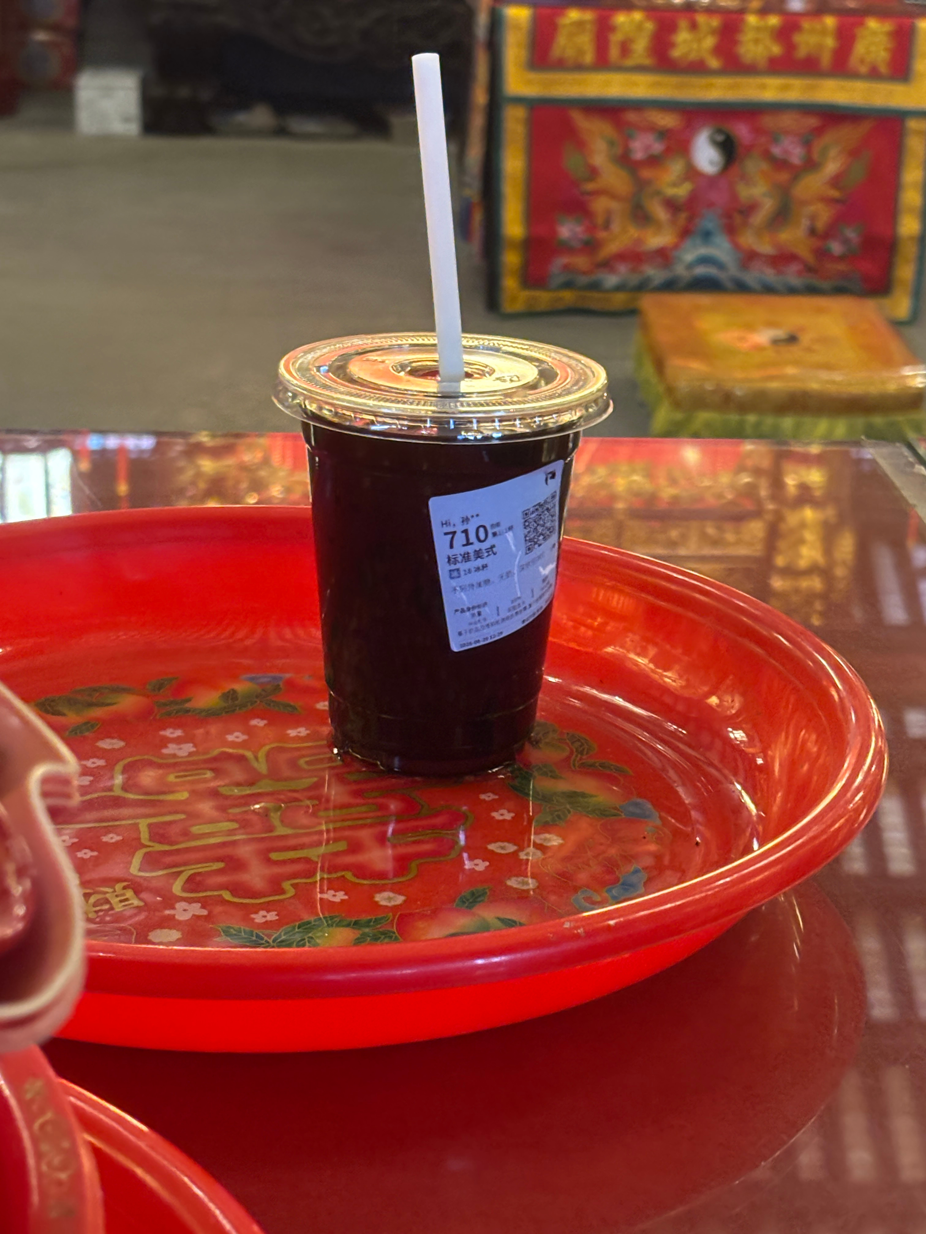 每次去城隍庙都能看到大家上供的不同饮料来一趟净化一趟 出了庙门能量更高了 广州·