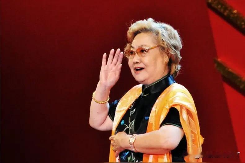 8月12日传出著名女歌唱家郭兰英女士和敬爱的朱镕基总理因病逝世的悲痛消息！
郭兰
