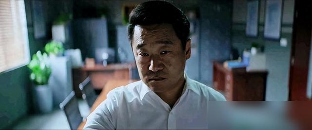 最新的剧情里，吴飞飞并没有背叛高风。龙钰受伤后，两个人在雨夜中对峙，其实就是在以