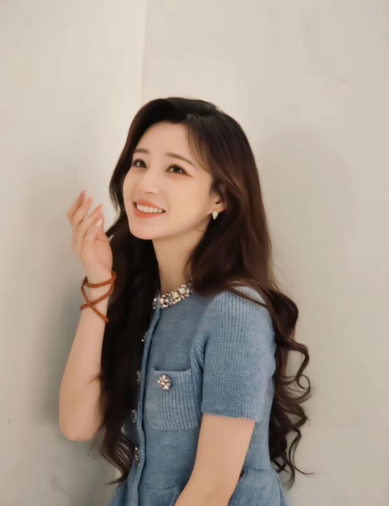 央视最美主持人，就是想不起来名字了