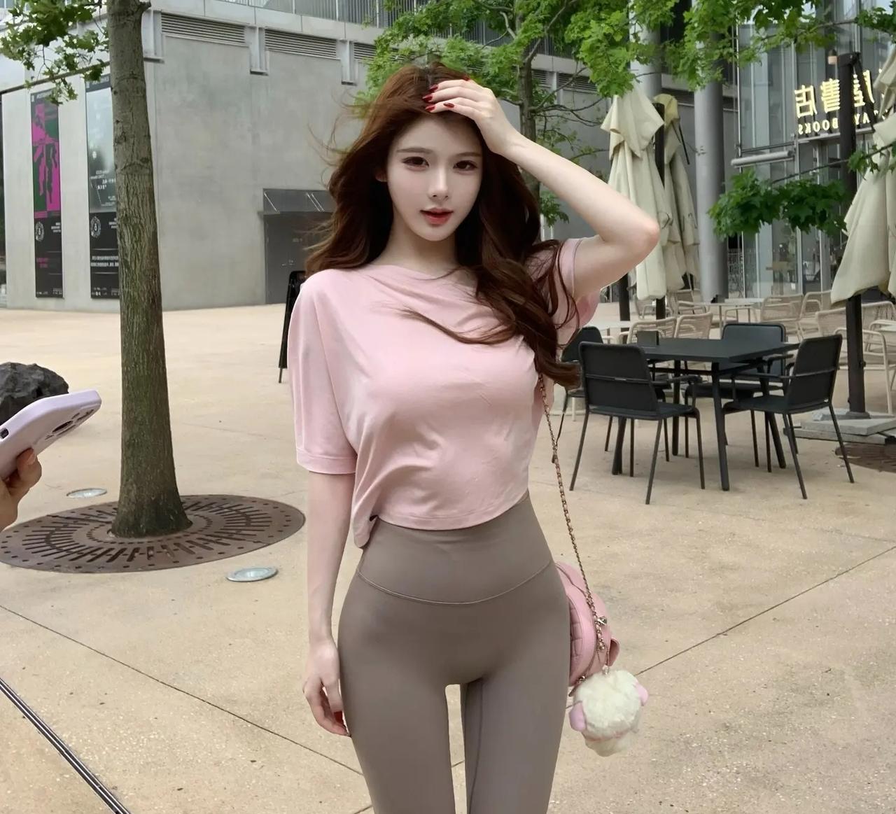 今日街拍，混血超棒身材美女街拍 美女