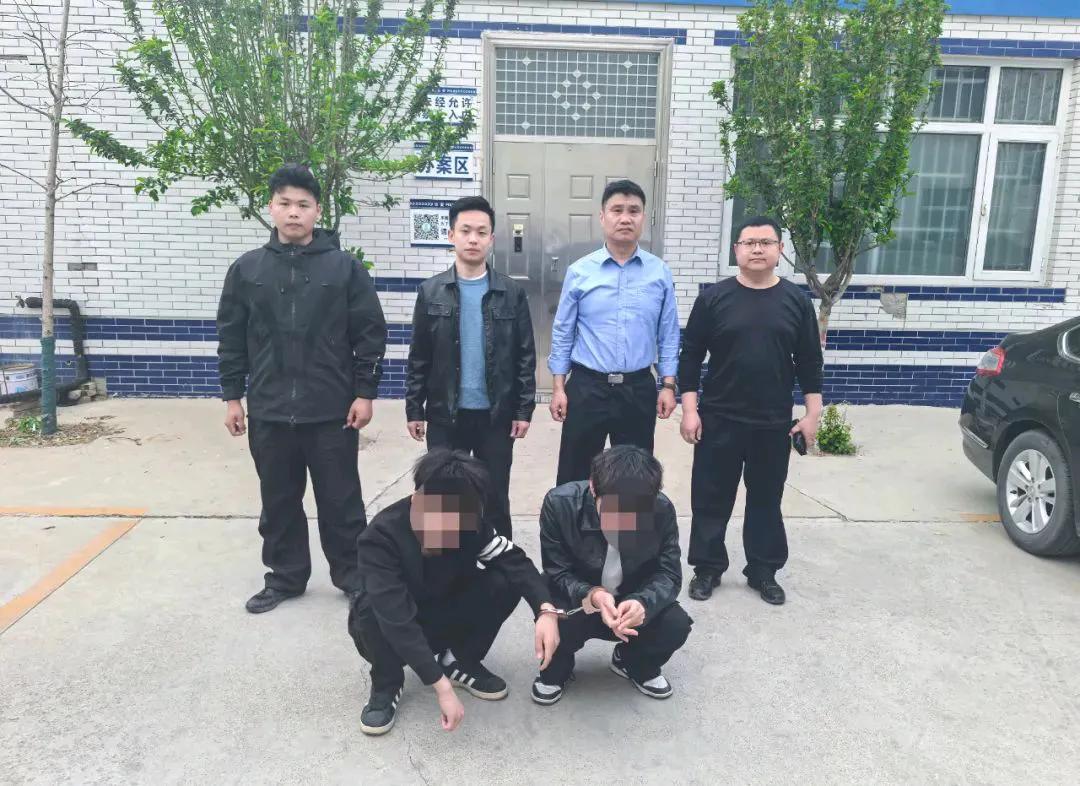 俩盗贼睡梦中被抓，赃物还没来得及卖出！喜欢往地下室放东西的朋友可要注意了，一定要