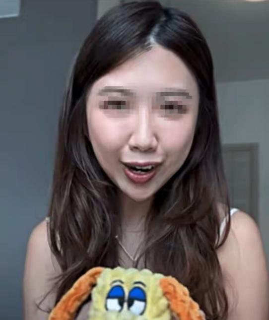 这个漂亮女生，就是香港打鼓岭一间宠物酒店及犬只训练中心的33岁负责人黄女士，熟悉