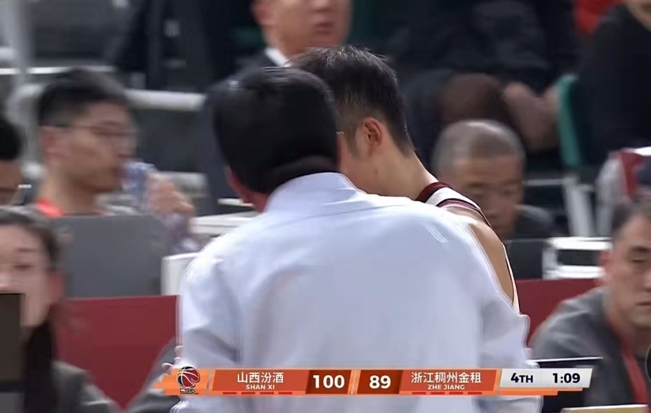 作为球迷，我挺喜欢丁伟指导的，说白了他也是打工者，每每都是以救火主教练的身份出现