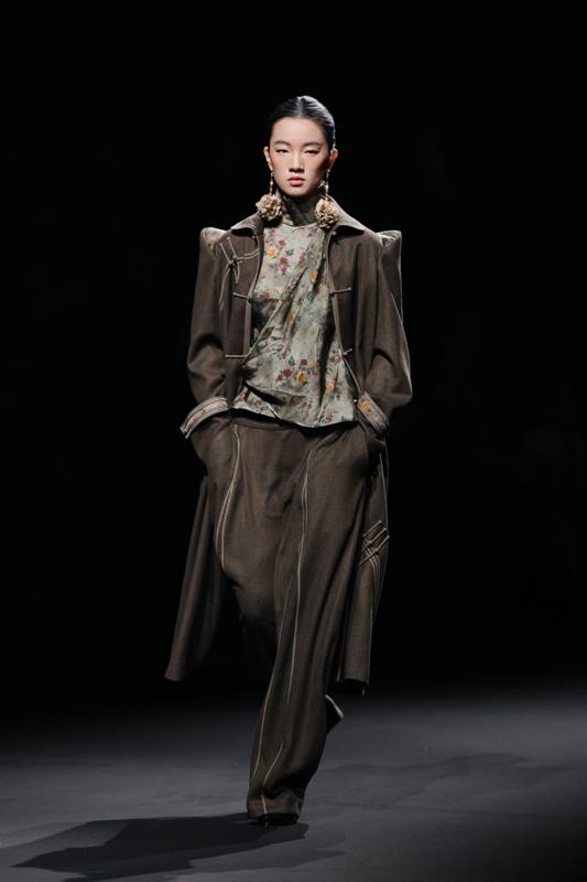 陶萨·伊力纳 2026春季中国国际时装周《毡房·鎏行》系列，用服饰书写游牧文明的