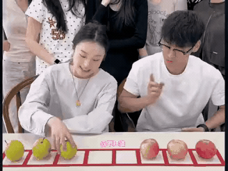 没看明白
小姐姐怎么赢的